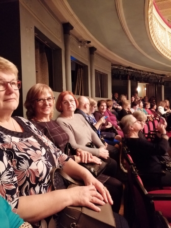 LSAB seniori apmeklē operu “Spēlēju, dancoju “Latvijas Nacionālajā Operas un Baleta teātrī”