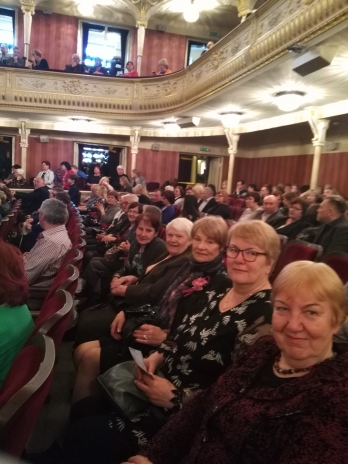 LSAB seniori apmeklēja teātra dienas koncertu „Divi vienā” Nacionālajā teātrī